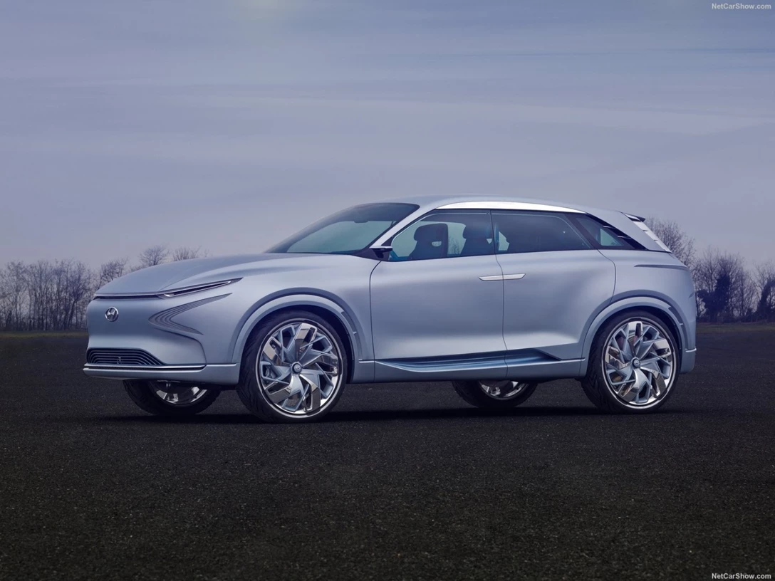 1614251-Hyundai-FE_Fuel_Cell_Concept-2017-1600-01.jpg