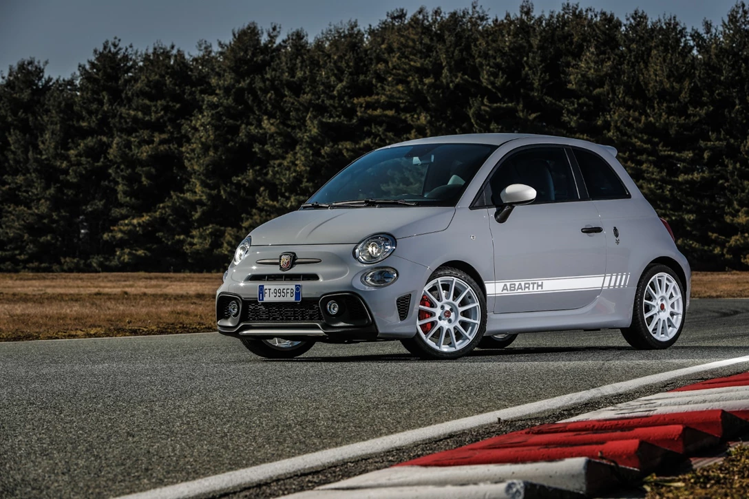 1612839-Abarth_595_esseesse_4.jpg