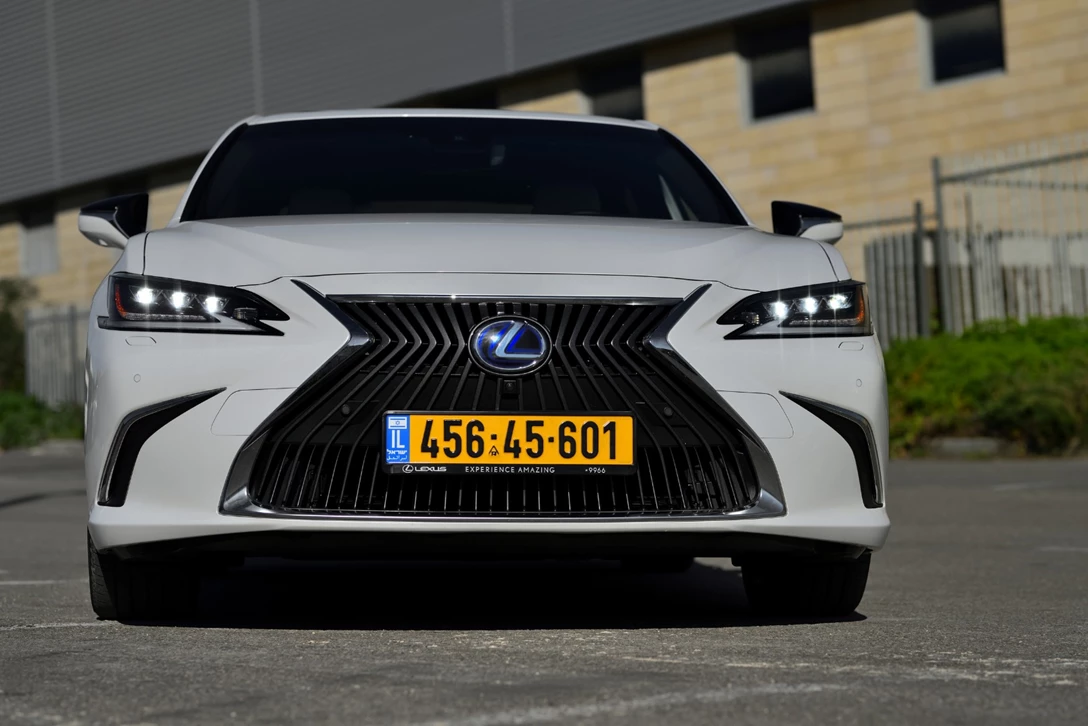 1612117-לקסוס ES - מבחן דרכים (9).jpg