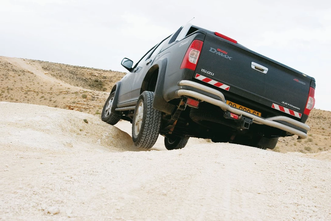 איסוזו D MAX