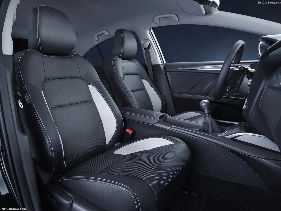 1583811-Toyota-Avensis 6.jpg