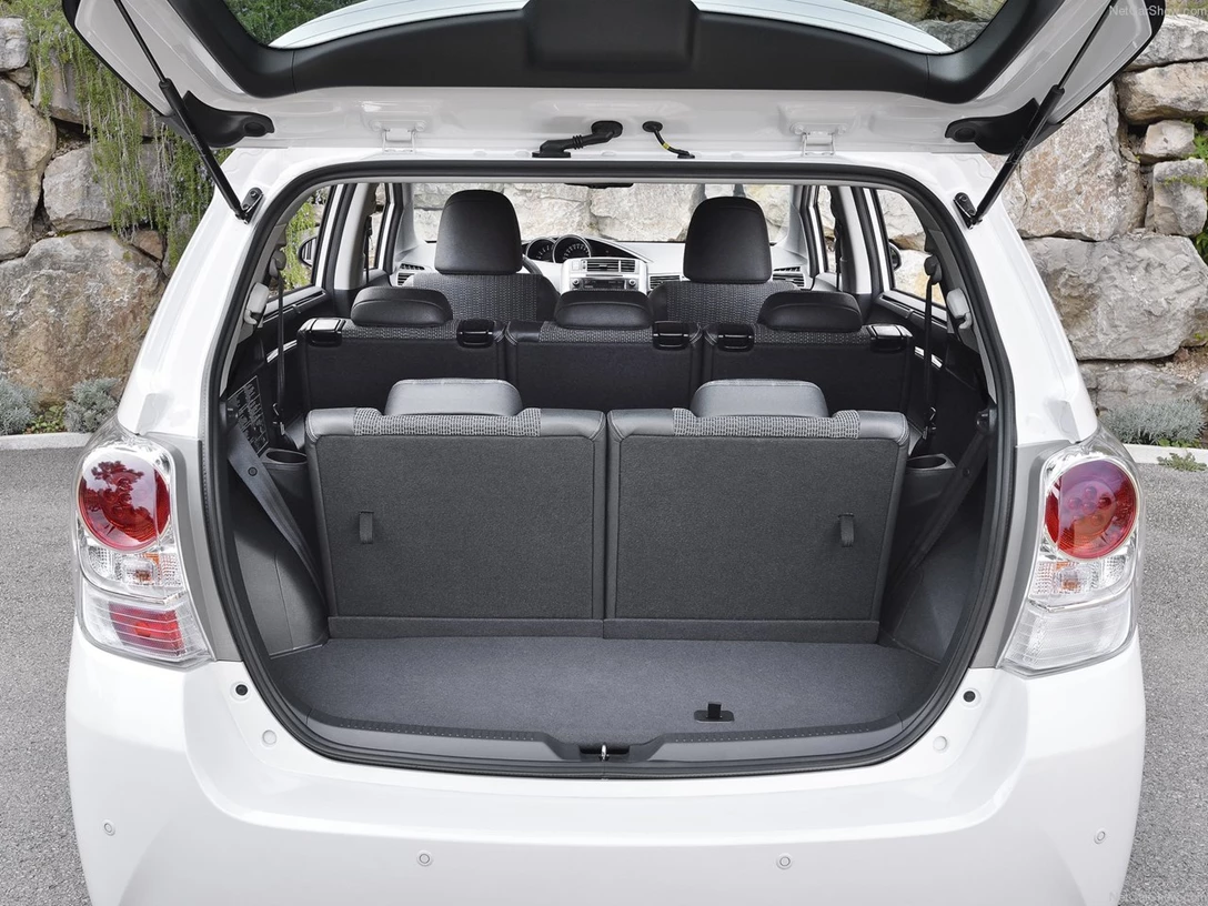 1583605-Toyota-Verso 4.jpg