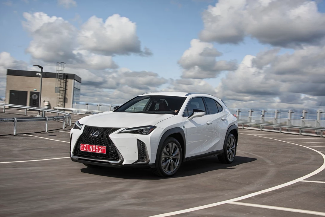 1602800-22-לקסוס UX השקה 2018 (12).jpg