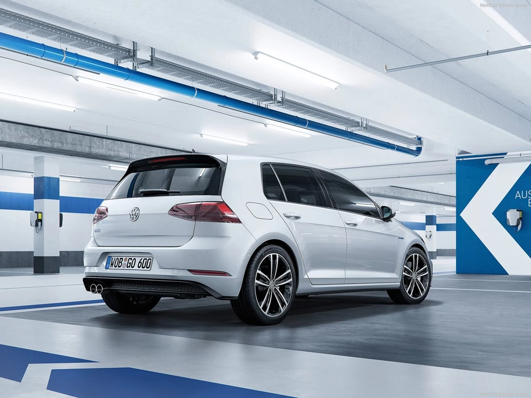 1588135-Volkswagen-Golf 7.jpg