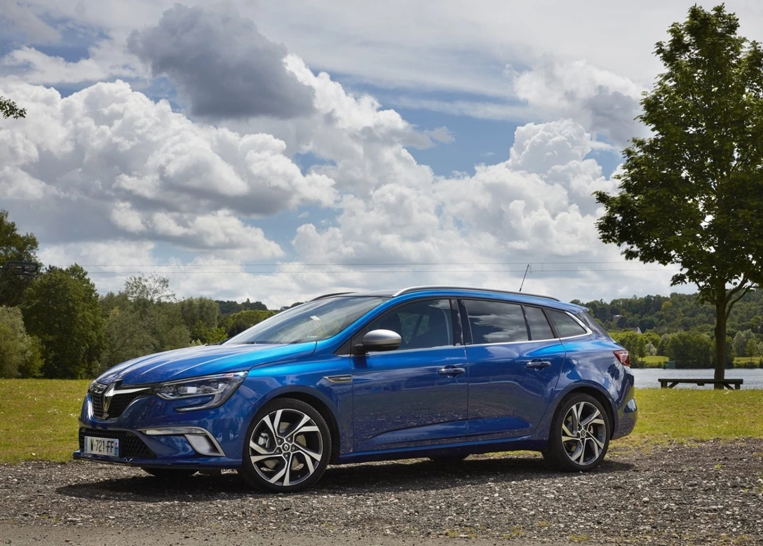 1645812-Renault-Megane_Estate-2017-1600-02.jpg