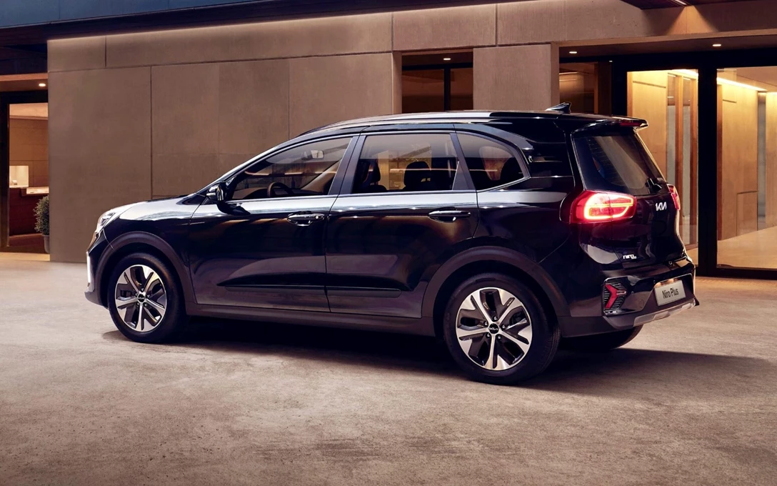 1667108-Niro-Plus_Rear-quarter-min-scaled-e1659652651248.jpg