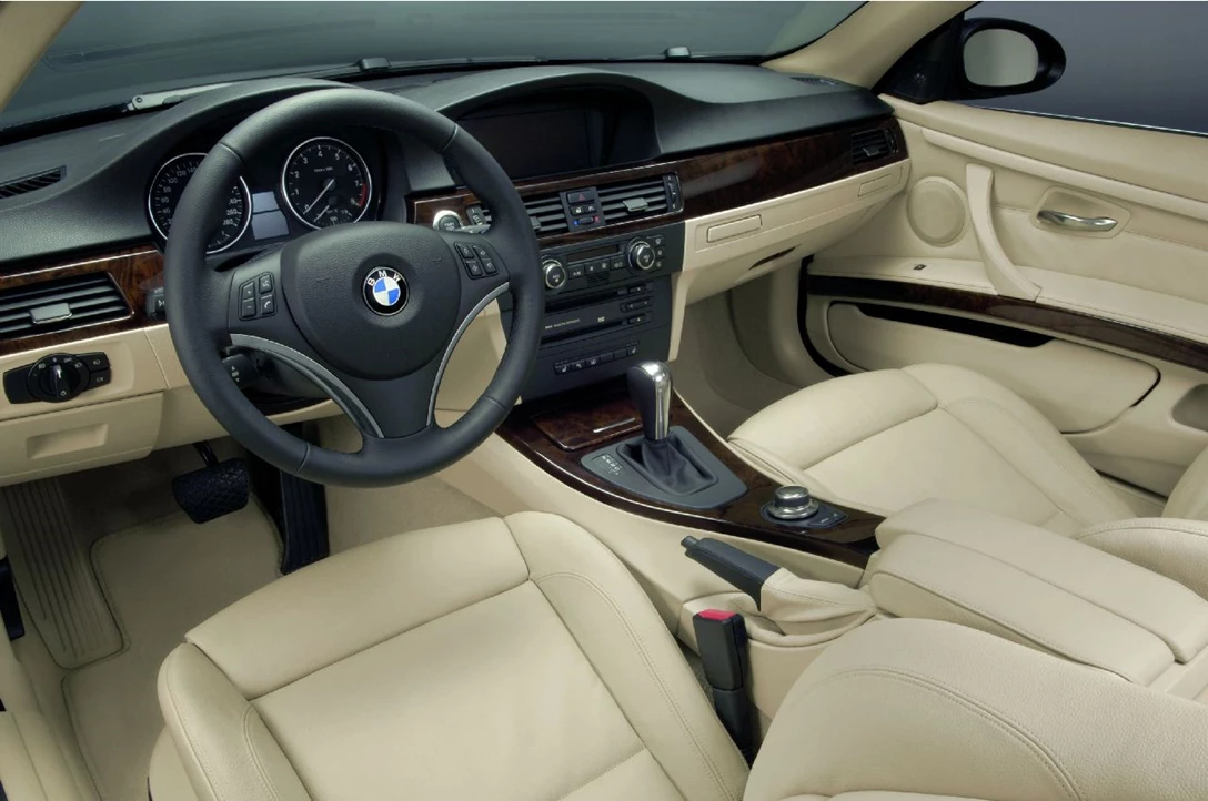 ב.מ.וו סדרה 3 קופה - סביבת נהג