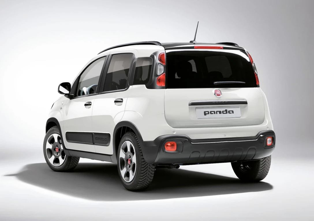 1618723-190626_Fiat_New-Panda-Waze_03.jpg