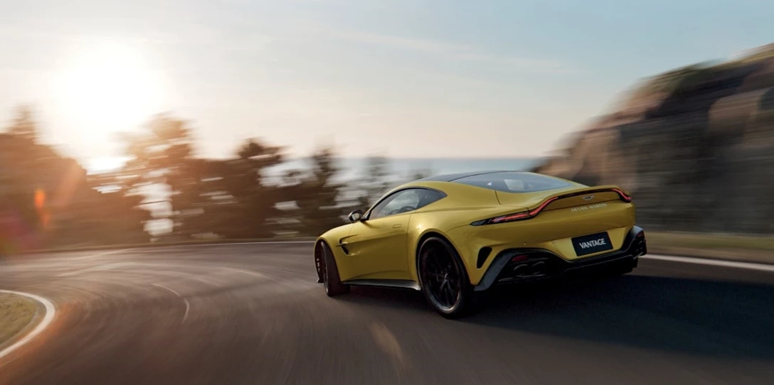 1692971-Aston Martin Vantage_04-min.jpg