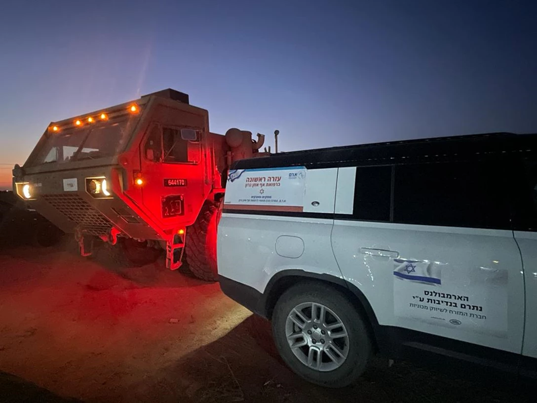 1690434-לנד רובר כאמבולנס צילום יחצ א.ר.ם.jpg