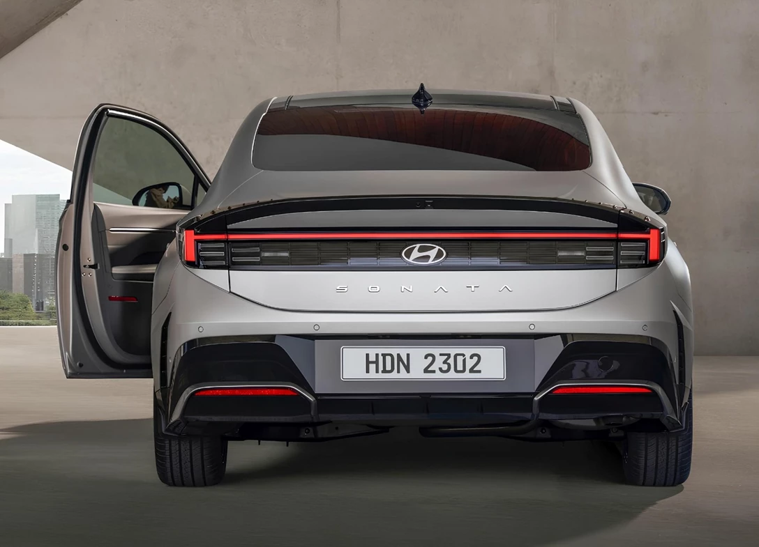 1699776-Hyundai-Sonata-2024-main-05-FL.jpg
