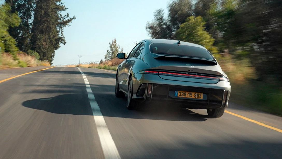 1682638-Hyundai IONIQ 6 2023.00_27_00_06.Still085 copy-min.jpg