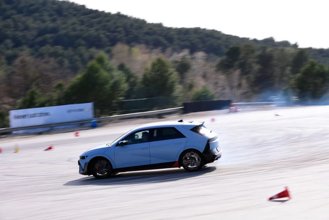 1694790-hyundai-ioniq-5-n-drift-0324-156_wid_1024_bfc_off.jpg