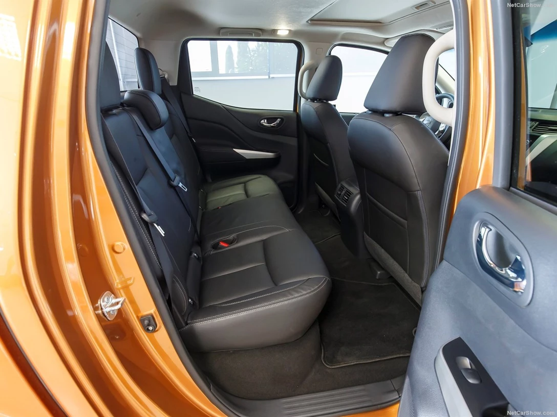 1588191-Nissan-NP300_Navara 5.jpg
