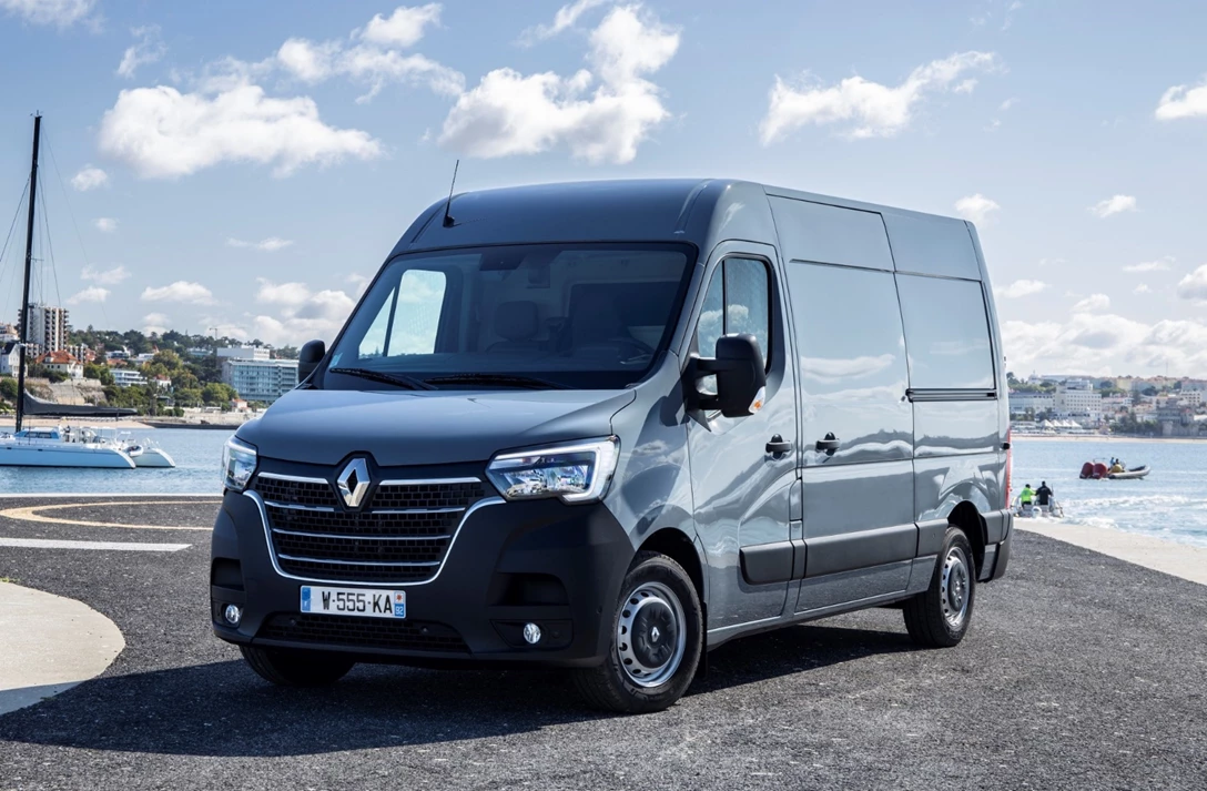 1630334-Renault-Master-Facelift-01.jpg