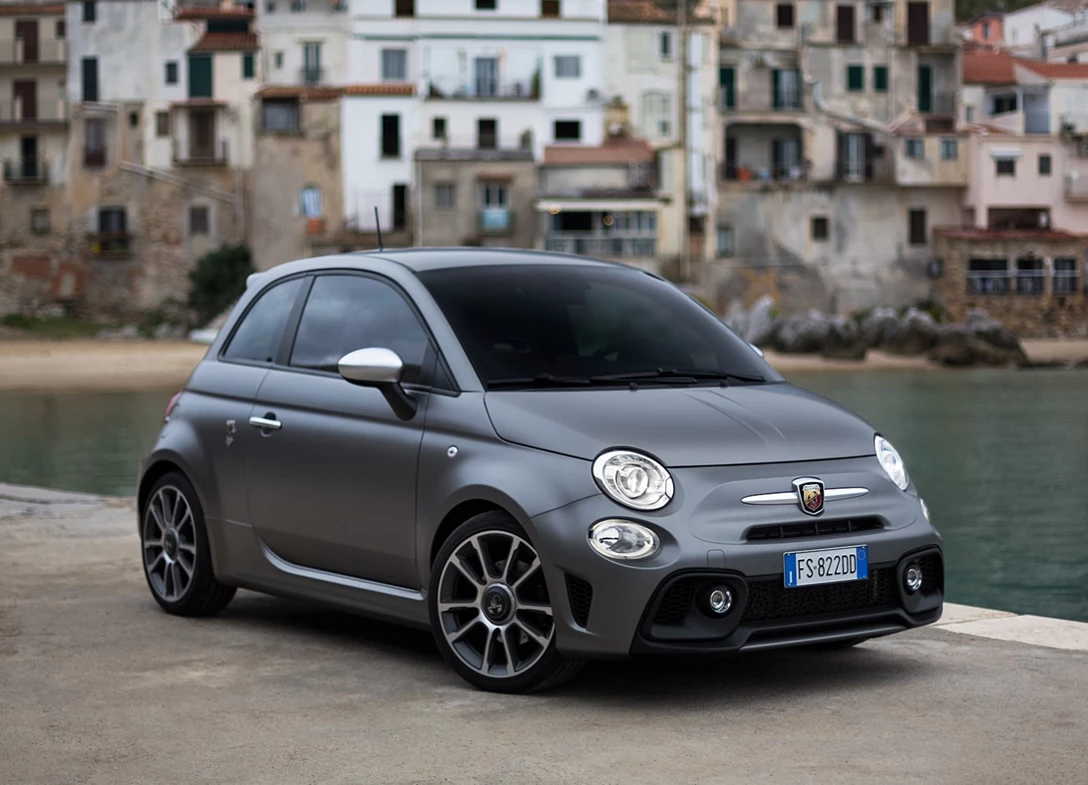 1691641-Abarth-595-2024-05.jpg