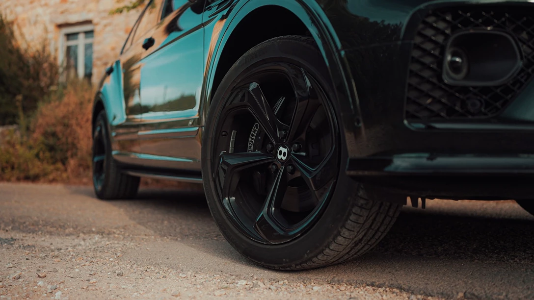 1661404-Bentley Bentayga S 2022.00_38_00_24.Still083 copy.jpg