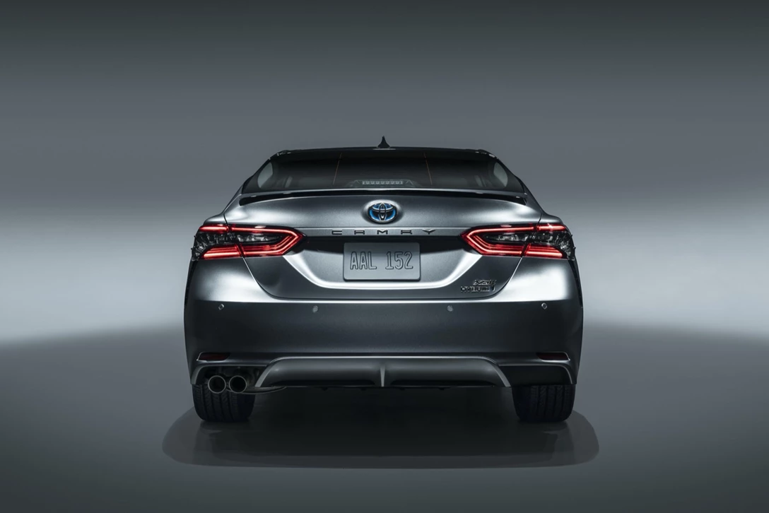 1634023-MY21_Camry_XSE_Hybrid_005-scaled.jpg