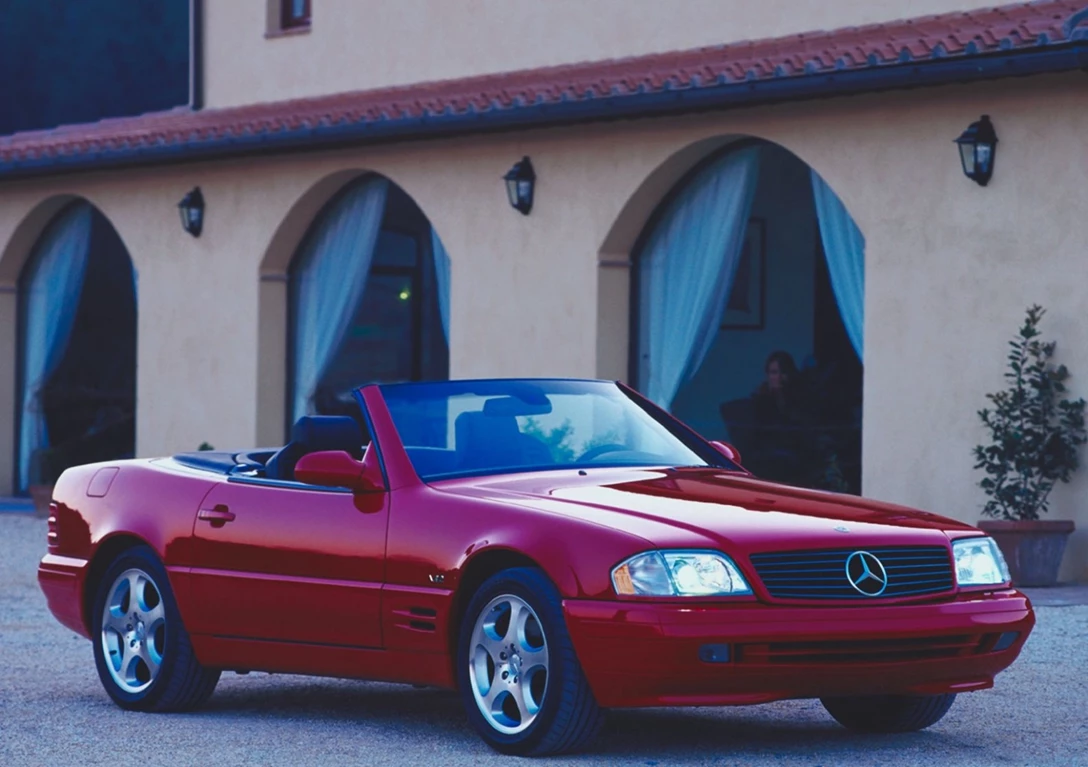 1593924-Mercedes-Benz-SL-Class 2.jpg