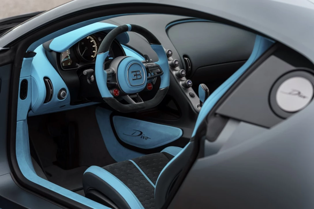 1601695-BugattiDivo_Interior.jpg