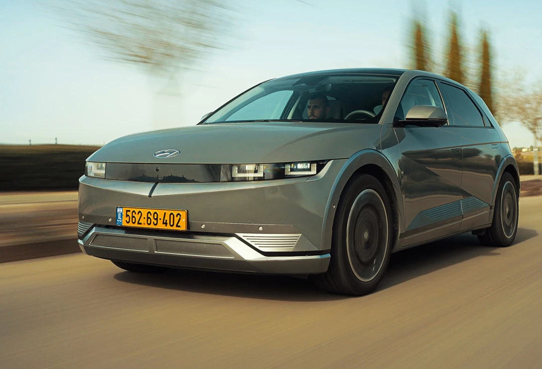 1658116-יונדאי איוניק 5.jpg