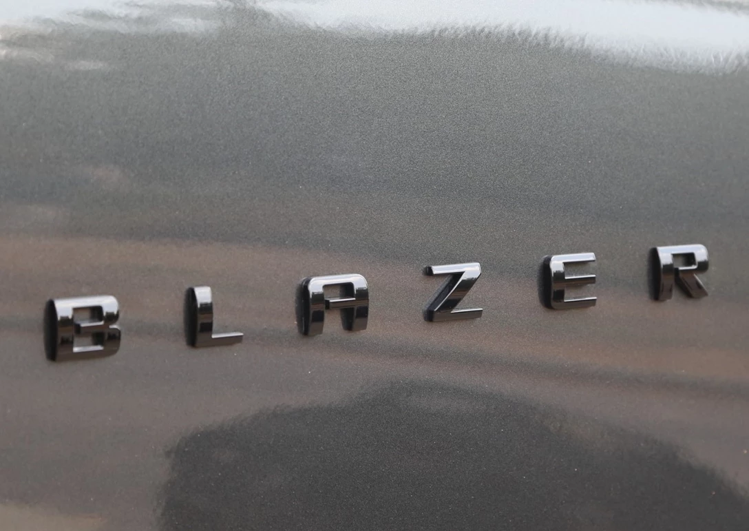 1676663-Chevrolet-Blazer-2023-09.jpg