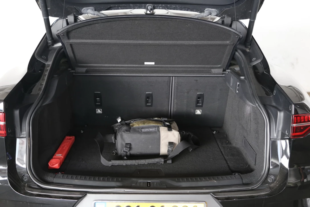 1623185-תא מטען יגואר1.jpg