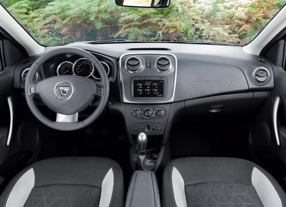 1650690-Dacia-Sandero-2016-03.jpg
