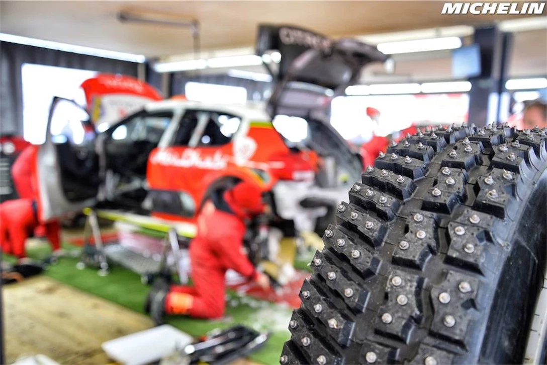 1591169-כל ה-384 נעצים על הצמיג.jpg