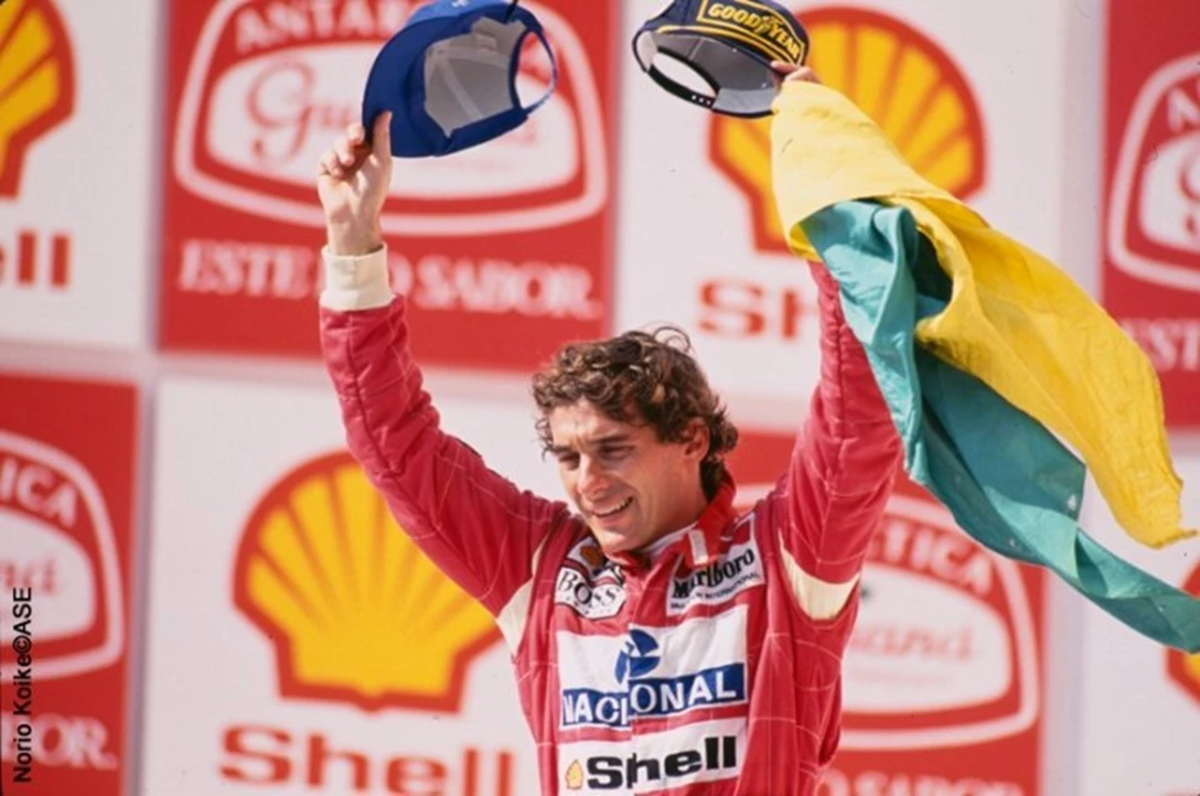 1696316-Ayrton_Senna_at_Interlagos_1993.jpg
