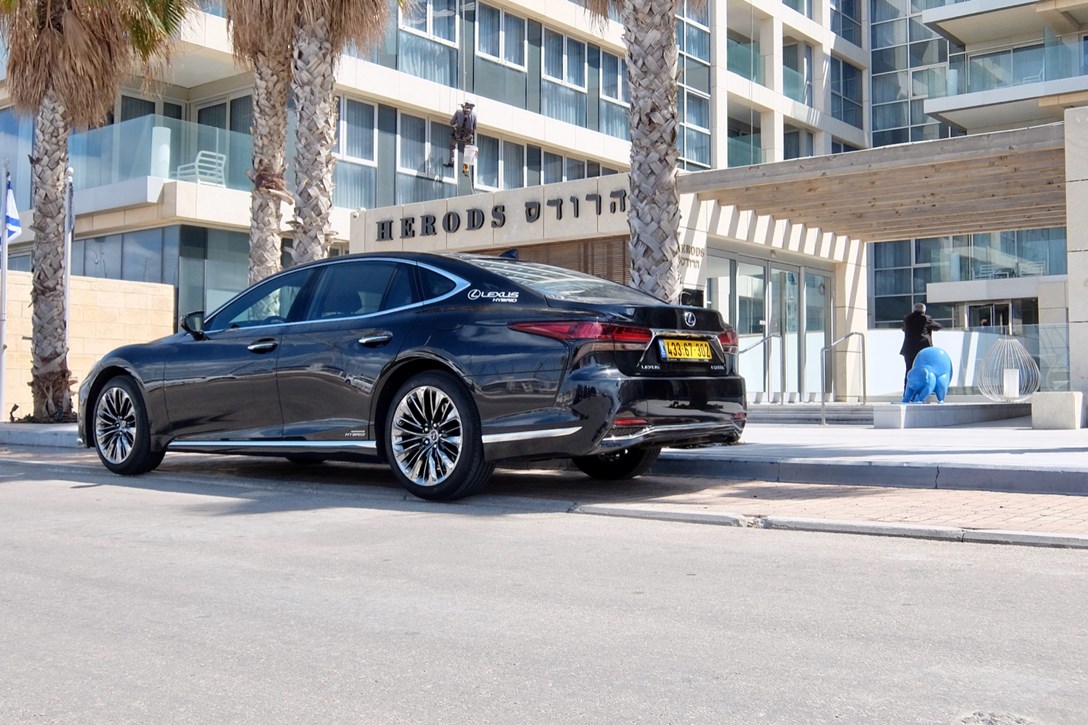 1643079-לקסוס LS מבחן דרכים - 5.jpeg