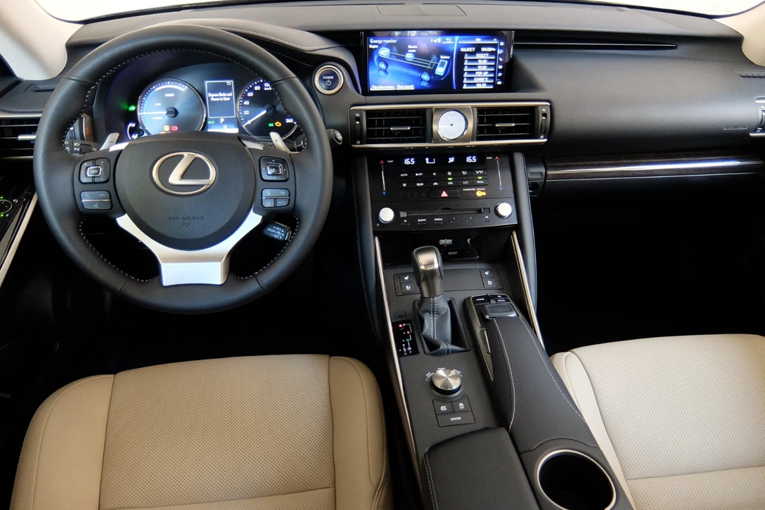 1593198-לקסוס IS מבחן דרכים (2).JPG