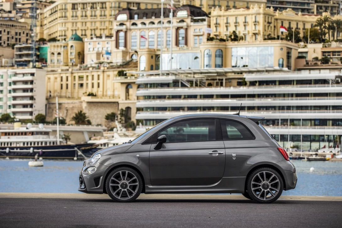 1610889-190129_Abarth_70th_Anniversary_range_13.jpg
