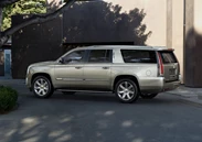 1601890-Cadillac-Escalade 3.jpg