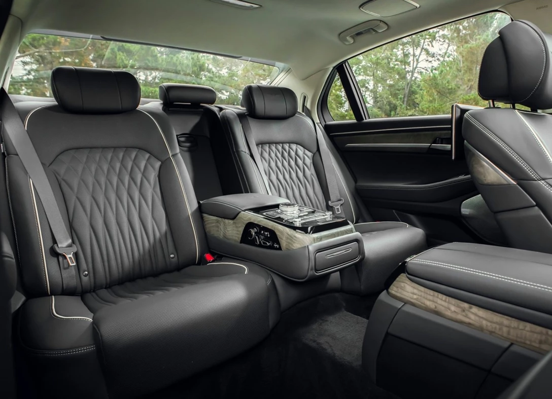 1640568-Genesis-G90-2021-08.jpg