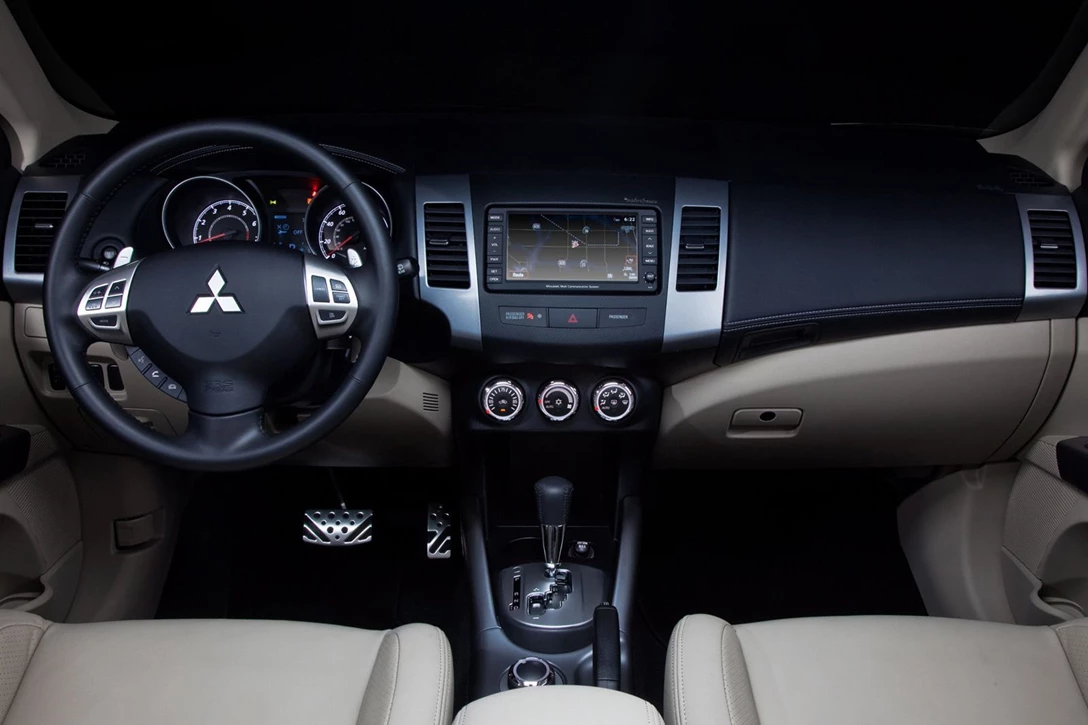 מיצובישי אאוטלנדר 2010