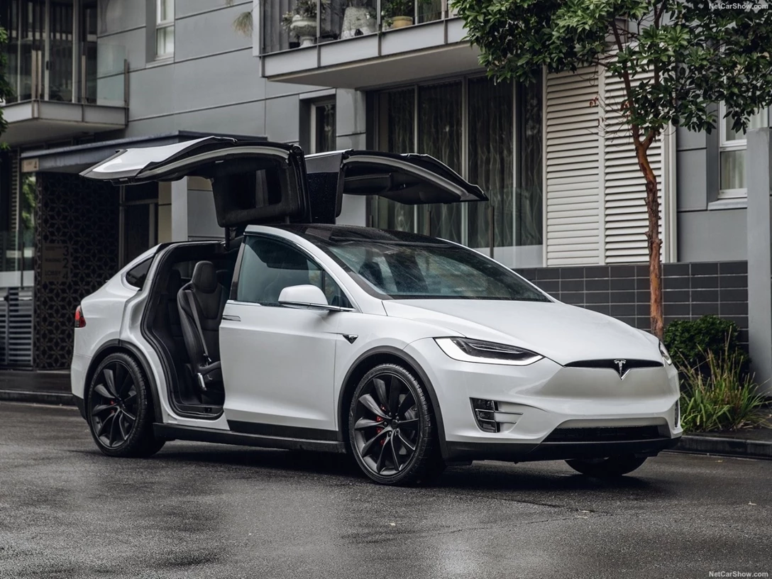 1628512-Tesla-Model_X-03.jpg