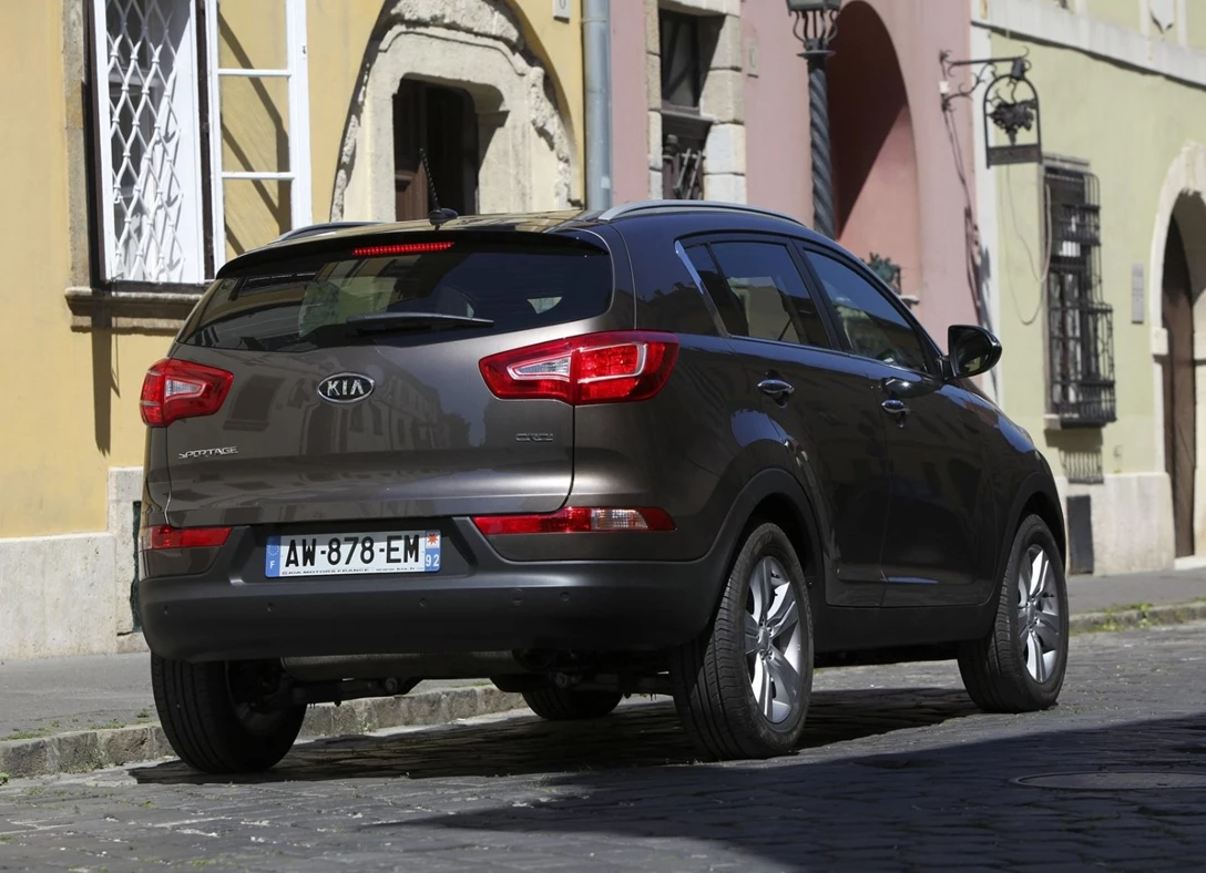 1651010-Kia-Sportage-2012-03.jpg