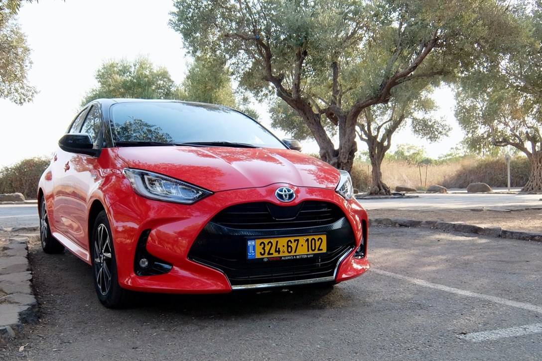 1636020-טויוטה יאריס - מבחן דרכים (היברידי, 2020) - 8.jpeg