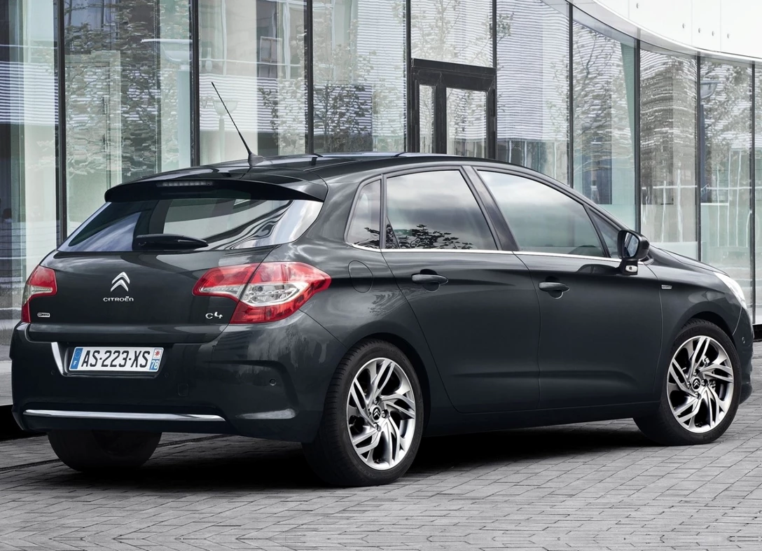 1668223-Citroen-C4-2012-02.jpg