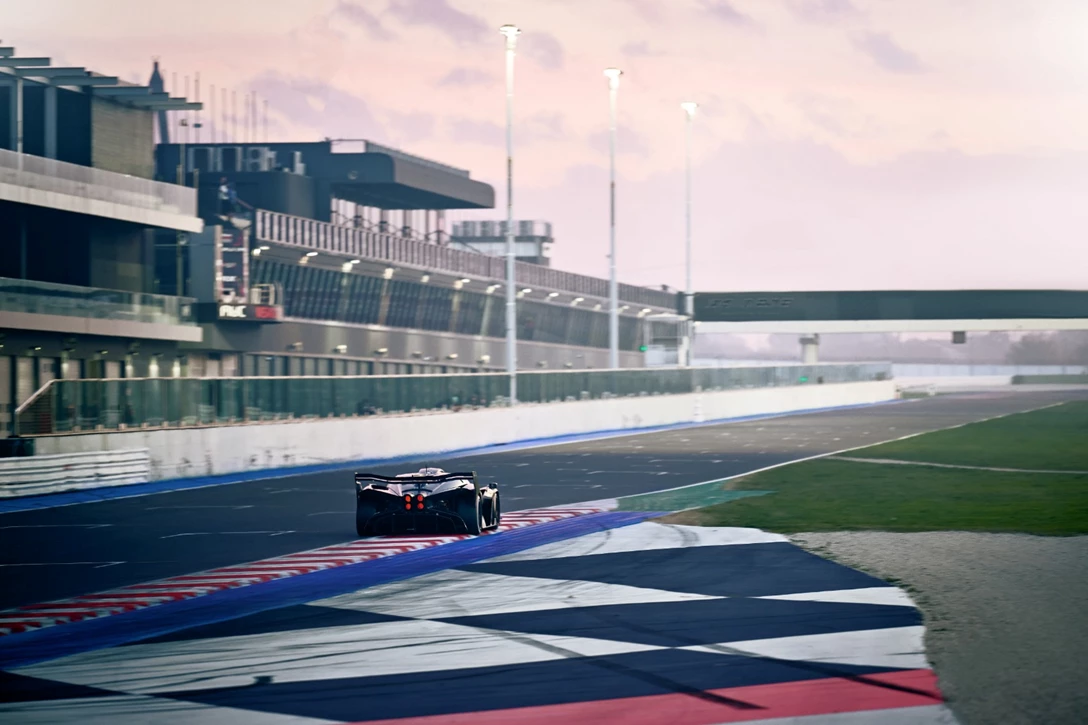 1694064-15 BUGATTI_BOLIDE-testing-min.jpg