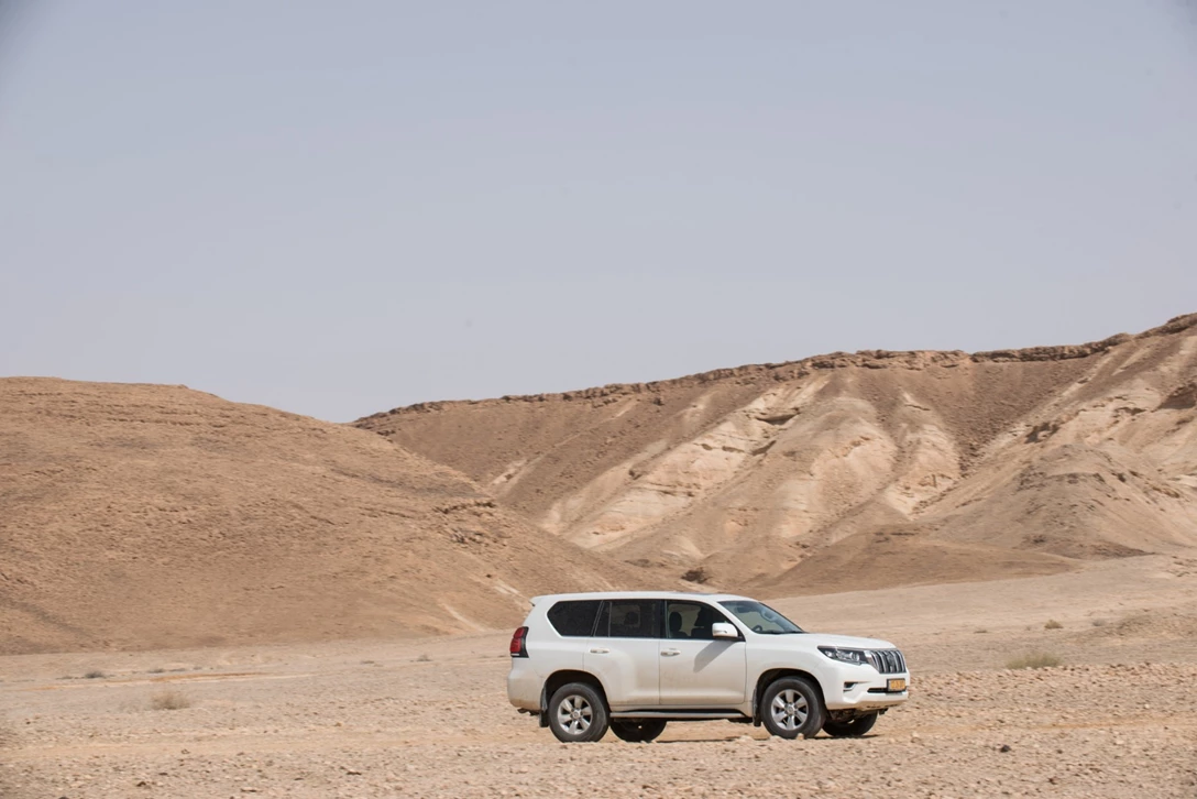 1601944-טויוטה לנדקרוזר (3).jpg