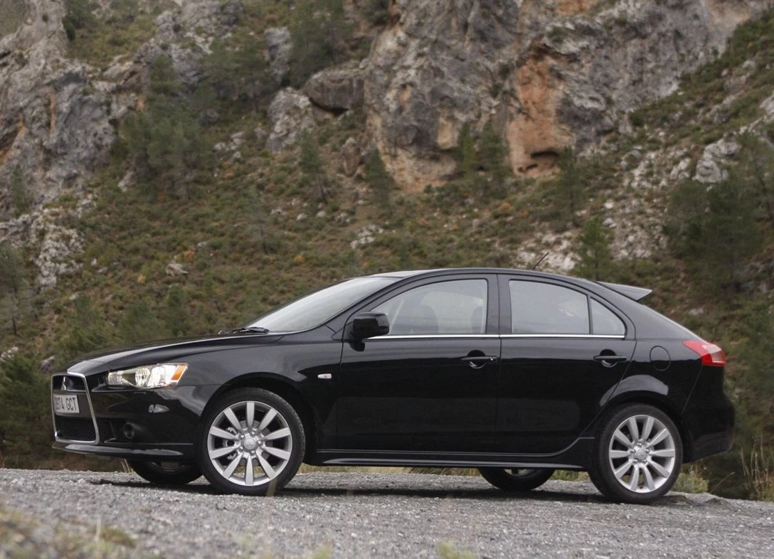 1666184-Mitsubishi-Lancer_Sportback-2014-04.jpg