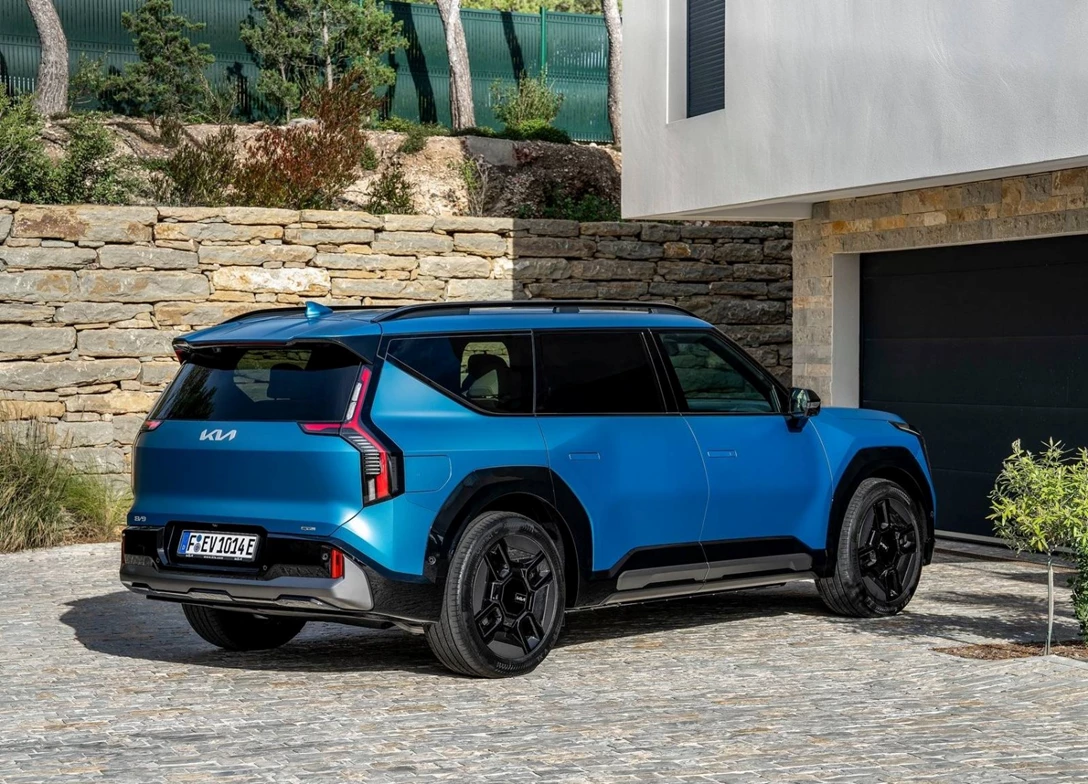 1697317-Kia-EV9-2024-02.jpg