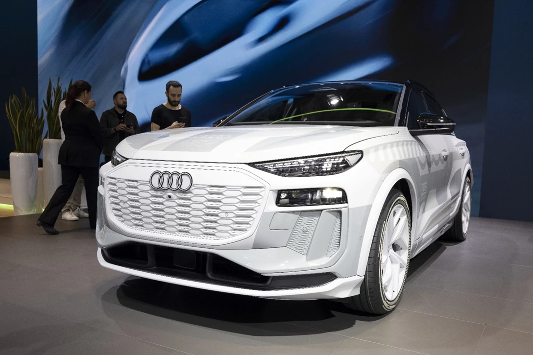 1688085-AUDI Q CONCEPT-min.jpg