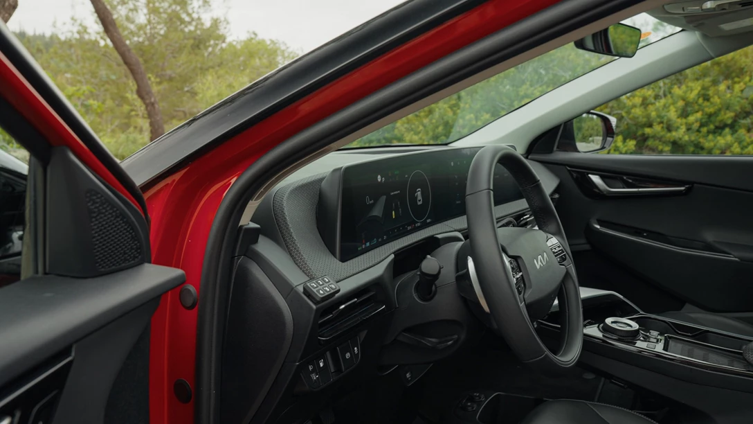 1681705-Hyundai IONIQ 5 vs Skoda Enyaq vs KIA EV6 vs TOYOTA BZ4X - 2023.00_31_29_07.Still099 copy.jpg