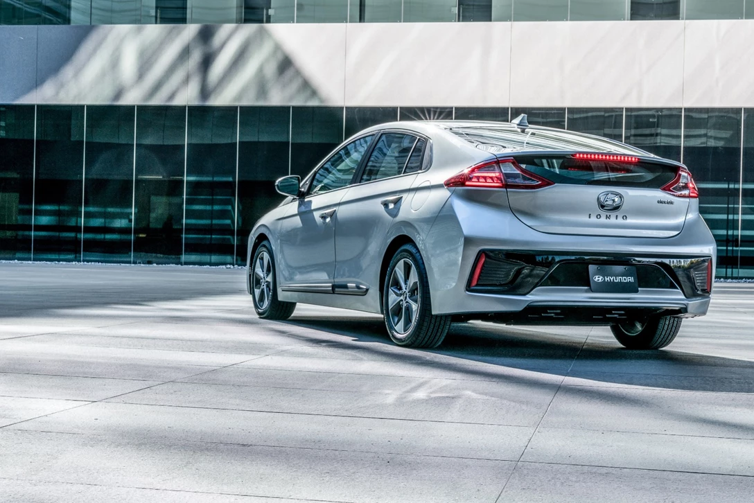 1609217-46665_2017_Ioniq_Electric_Vehicle_EV.jpg