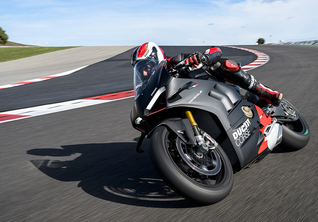 1678898-Panigale-V4-SP2-02-Looks-preview-1000x700.jpg