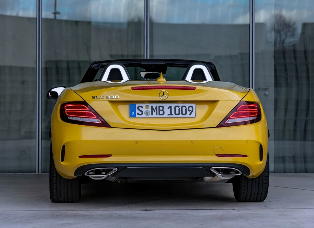 1671510-Mercedes-Benz-SLC-2019-04.jpg