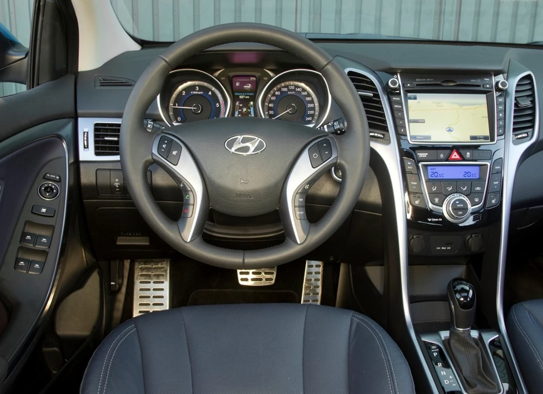 1658190-Hyundai-i30-2013-05.jpg
